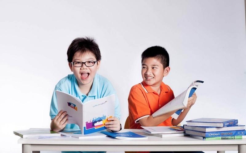 Tiếng Anh lớp 4 tập trung về mẫu câu trong giao tiếp.