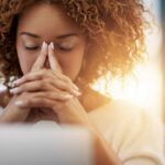 Có nên học từ vựng, ngữ pháp cho vững thì mới học nghe, nói giao tiếp hay không?